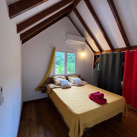 Villa Au Calme Avec Jacuzzi, Villa Le Boursoie Les Abymes Buitenkant foto