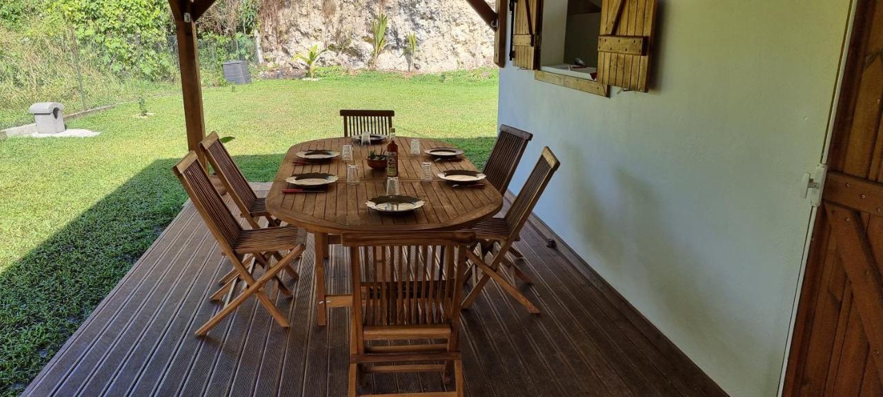 Villa Au Calme Avec Jacuzzi, Villa Le Boursoie Les Abymes Buitenkant foto