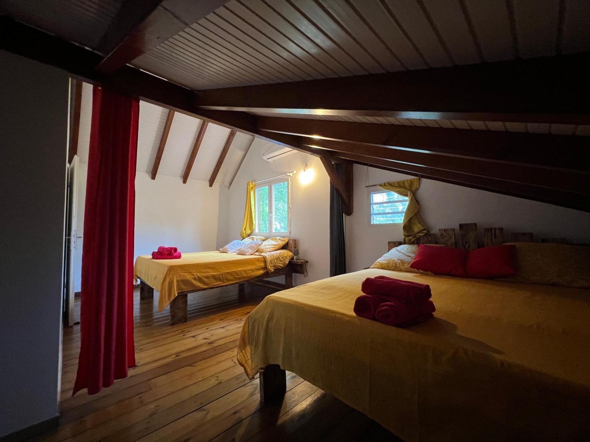 Villa Au Calme Avec Jacuzzi, Villa Le Boursoie Les Abymes Buitenkant foto