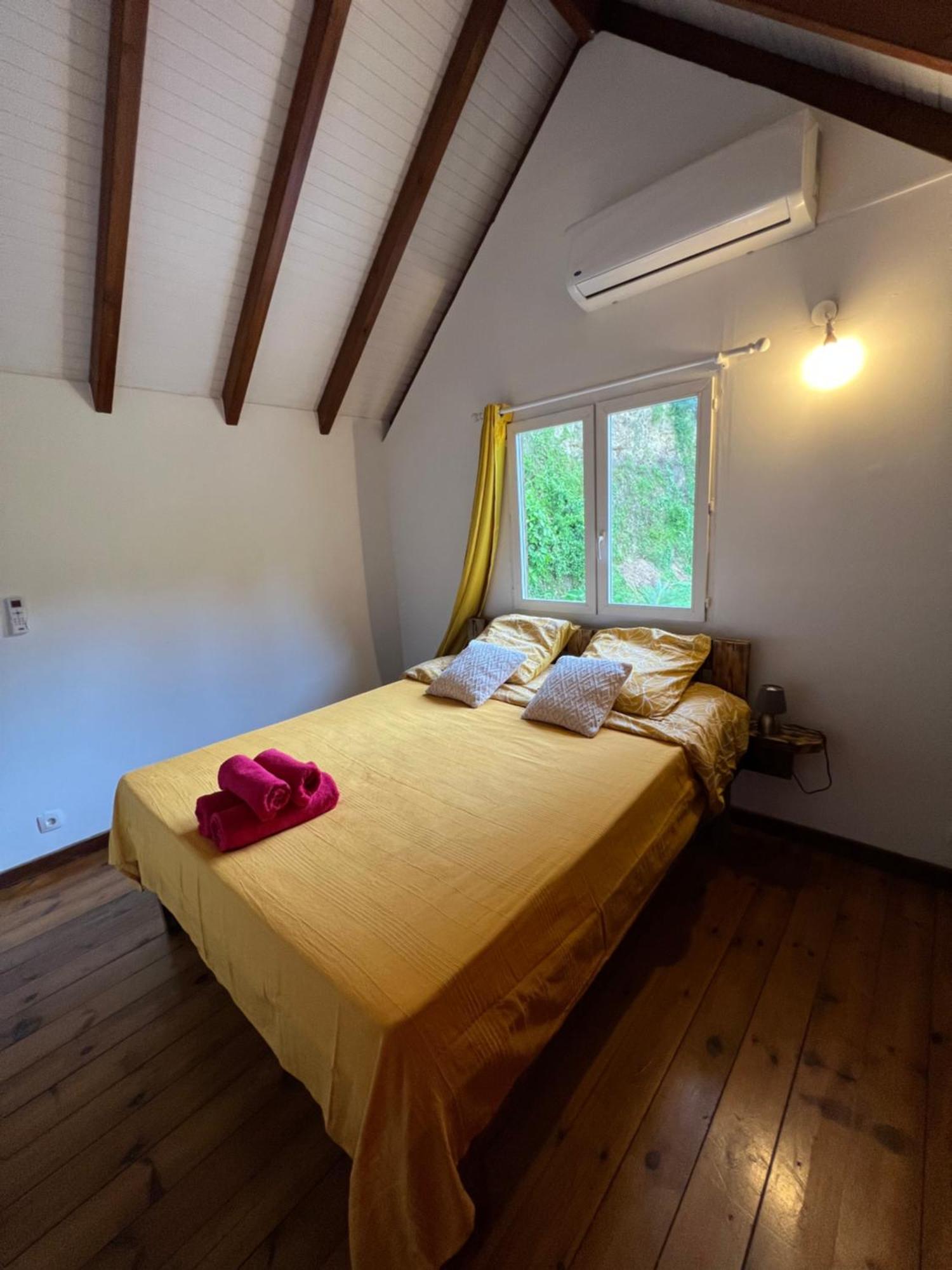 Villa Au Calme Avec Jacuzzi, Villa Le Boursoie Les Abymes Buitenkant foto