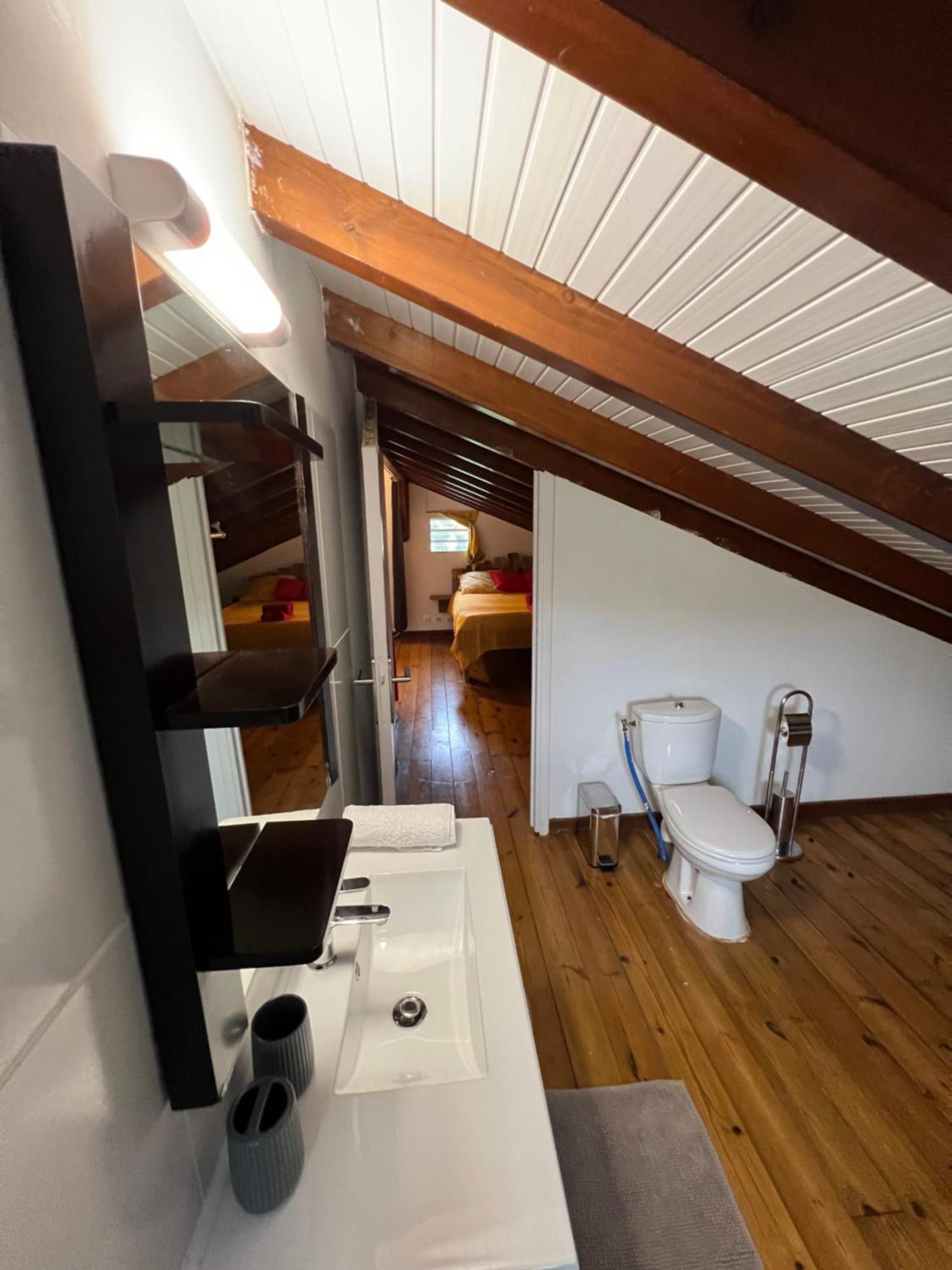 Villa Au Calme Avec Jacuzzi, Villa Le Boursoie Les Abymes Buitenkant foto