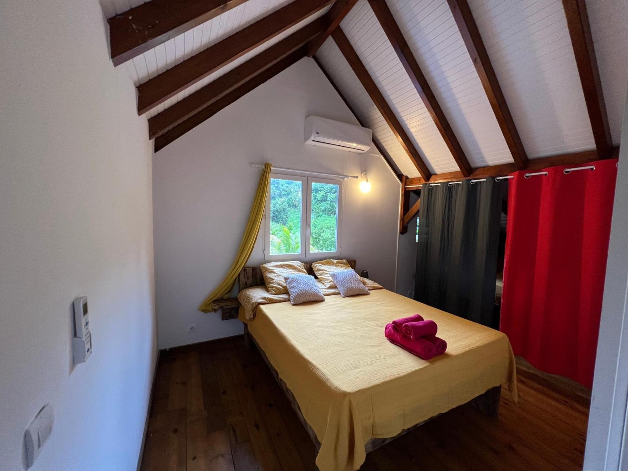 Villa Au Calme Avec Jacuzzi, Villa Le Boursoie Les Abymes Buitenkant foto