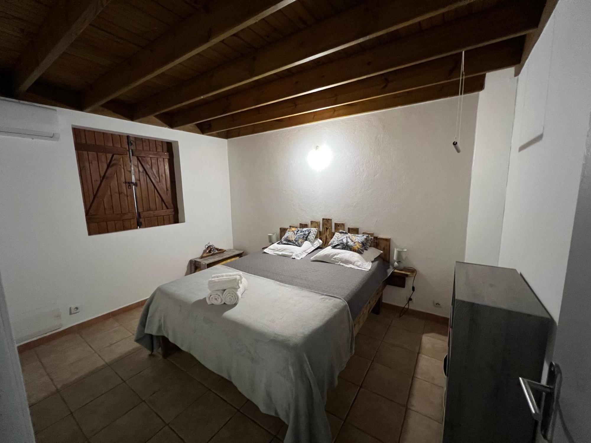 Villa Au Calme Avec Jacuzzi, Villa Le Boursoie Les Abymes Buitenkant foto