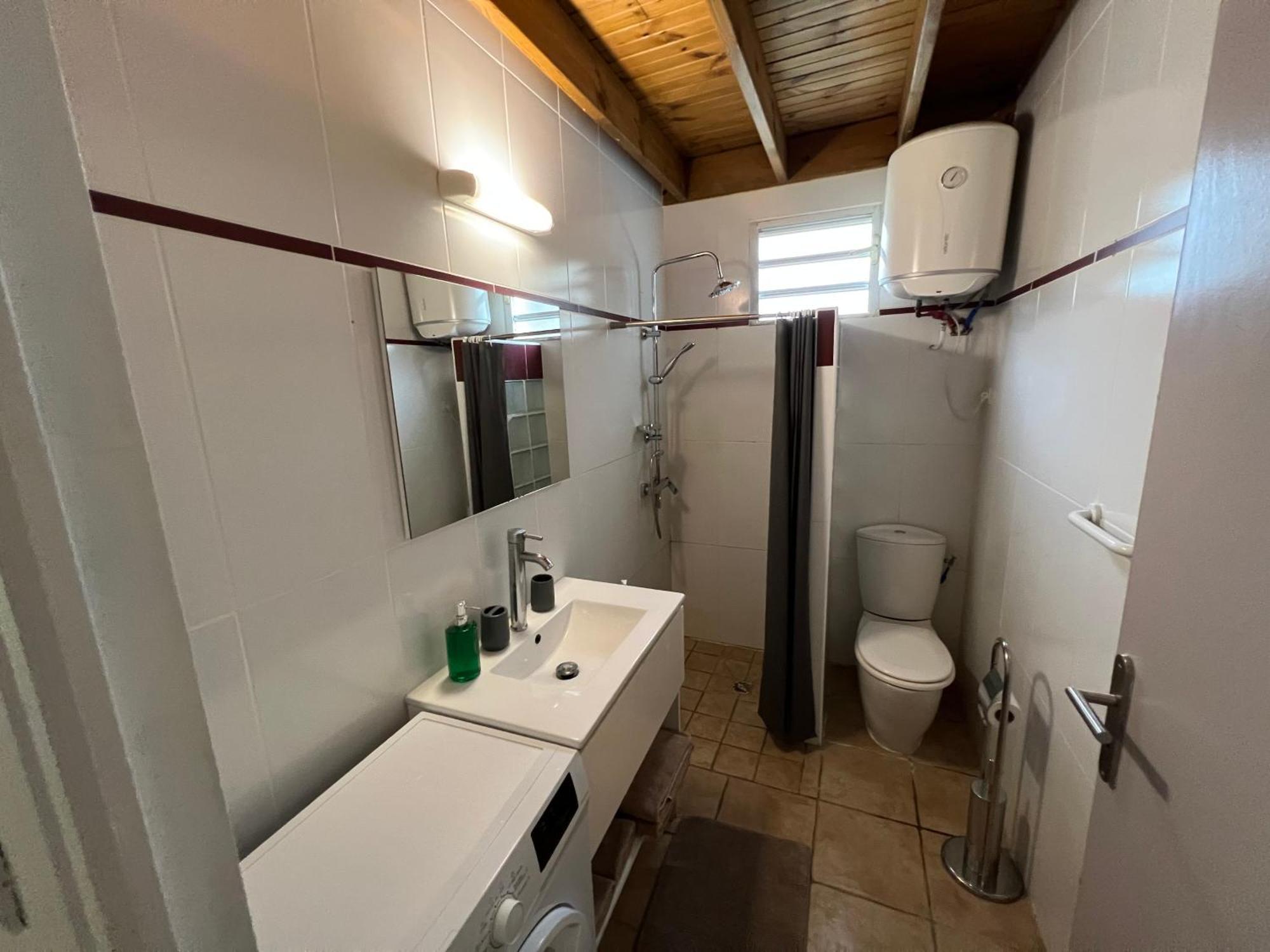 Villa Au Calme Avec Jacuzzi, Villa Le Boursoie Les Abymes Buitenkant foto