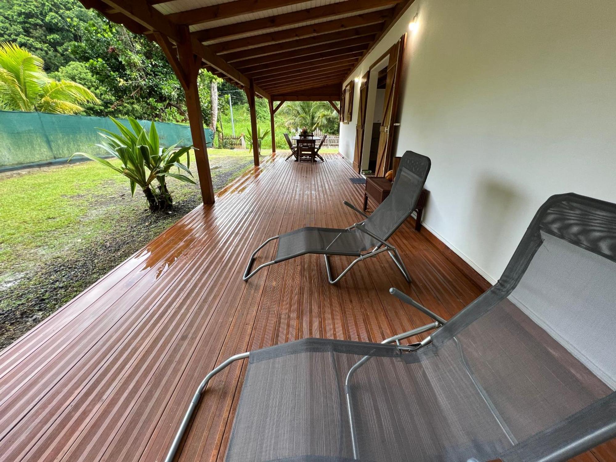 Villa Au Calme Avec Jacuzzi, Villa Le Boursoie Les Abymes Buitenkant foto