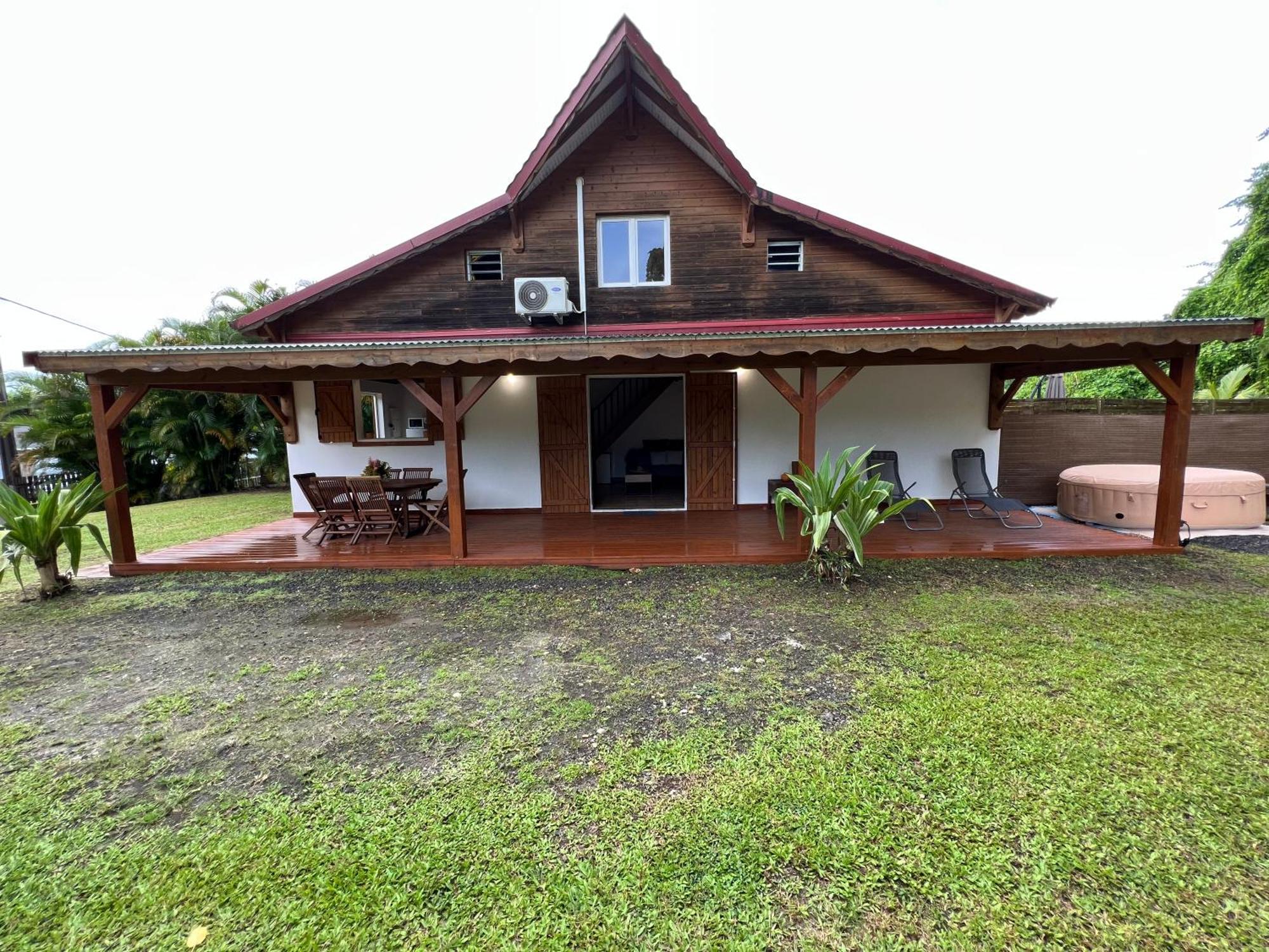 Villa Au Calme Avec Jacuzzi, Villa Le Boursoie Les Abymes Buitenkant foto