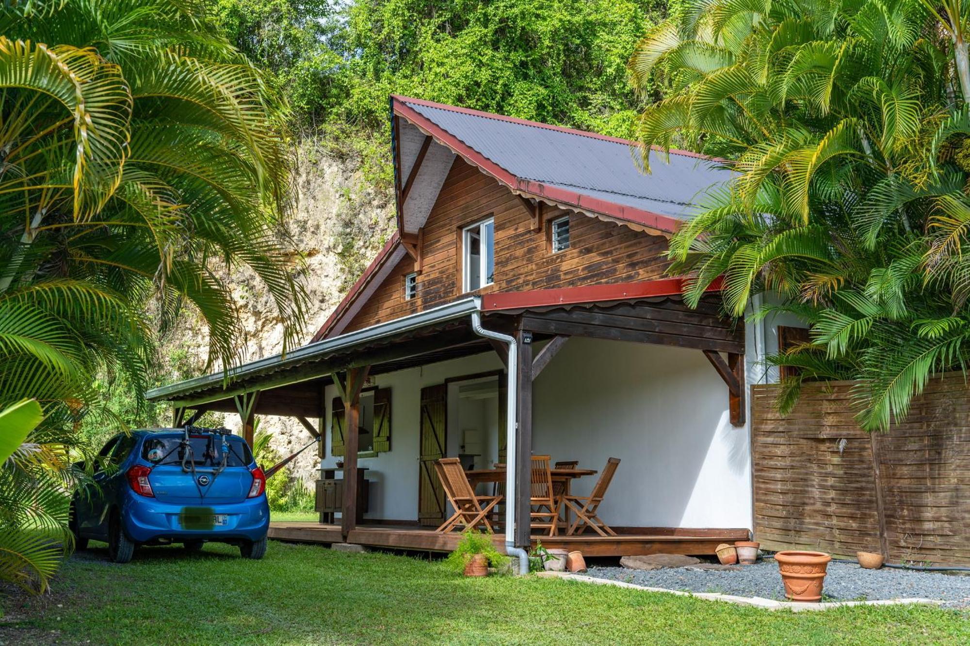 Villa Au Calme Avec Jacuzzi, Villa Le Boursoie Les Abymes Buitenkant foto