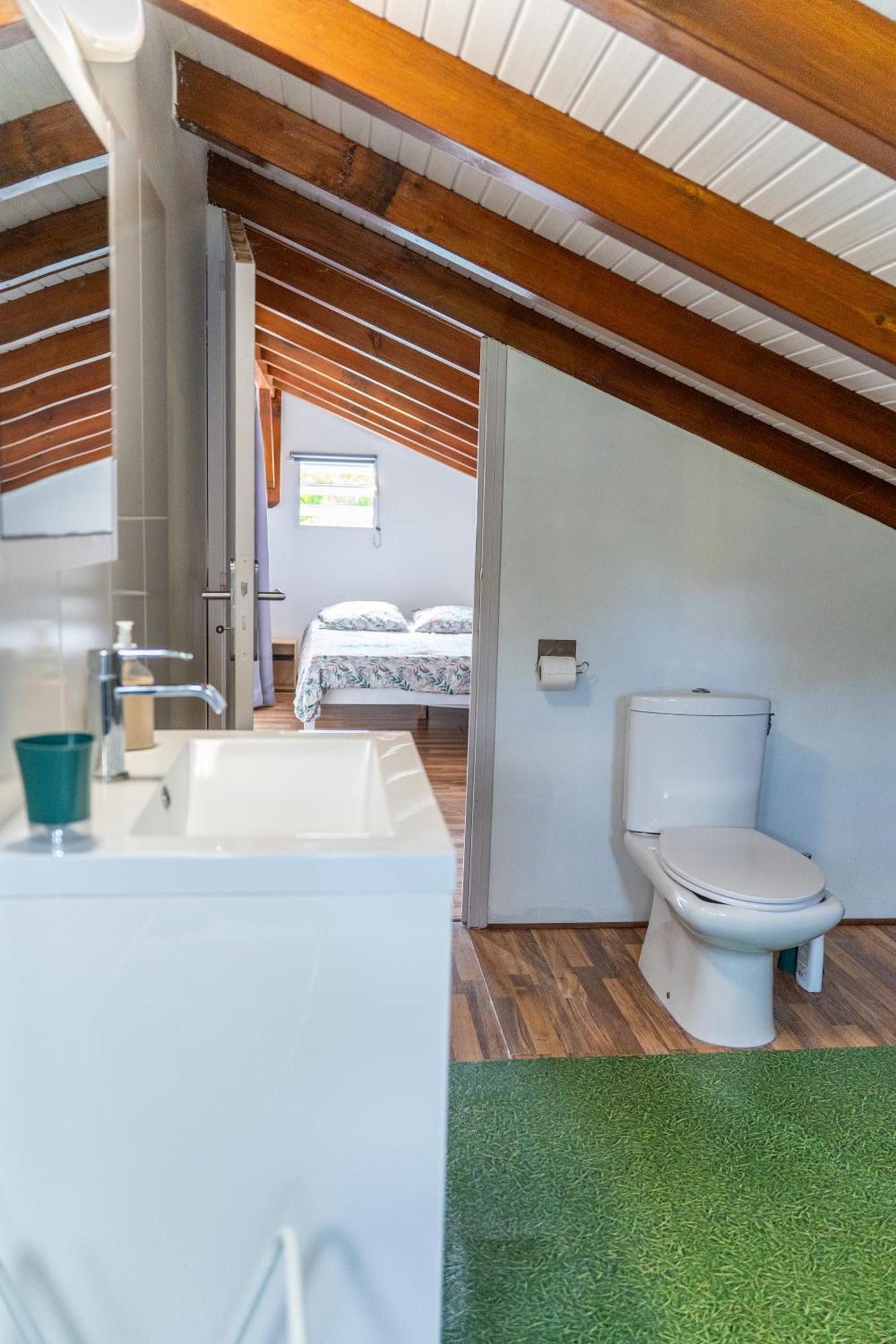Villa Au Calme Avec Jacuzzi, Villa Le Boursoie Les Abymes Buitenkant foto