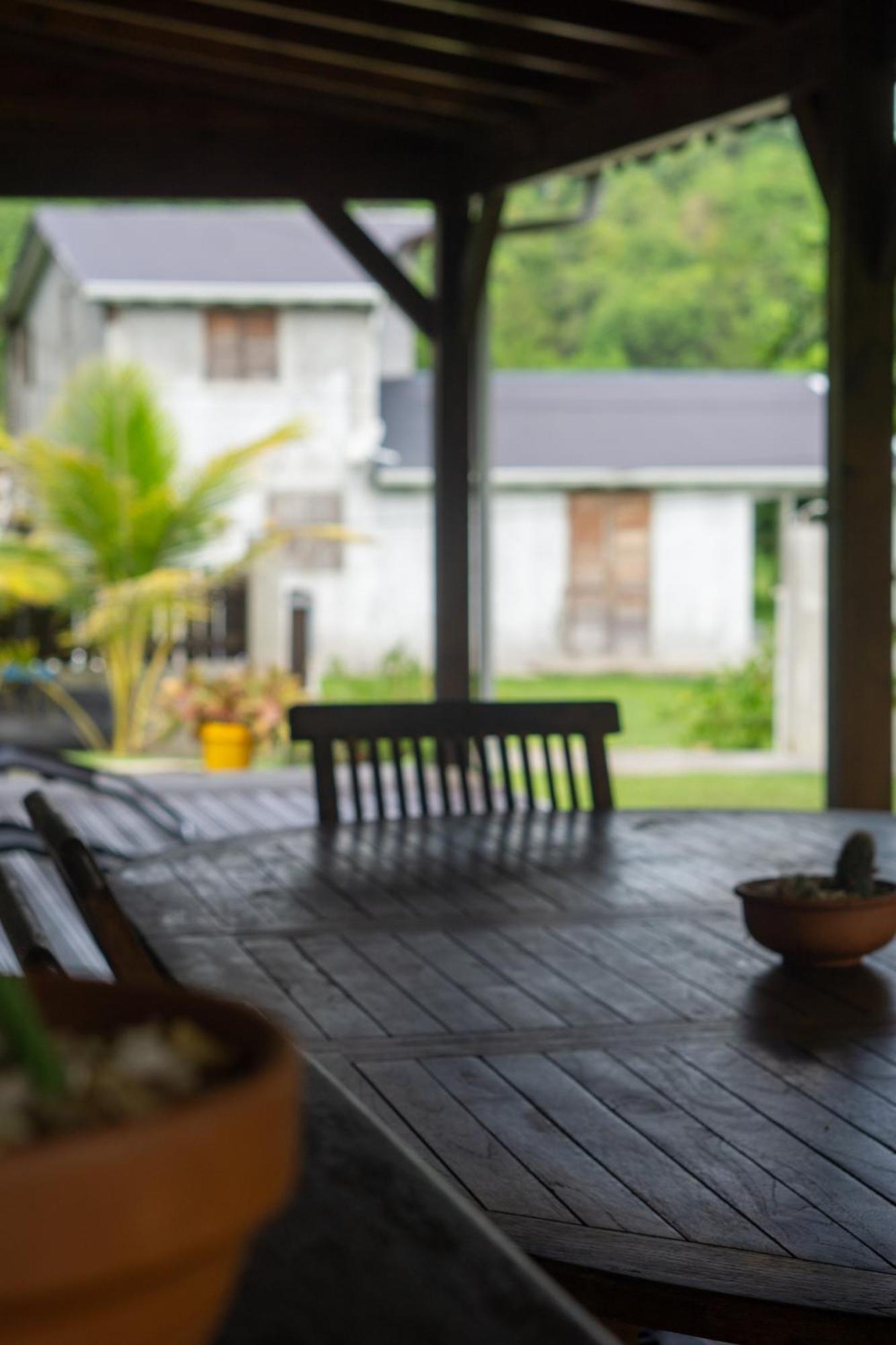 Villa Au Calme Avec Jacuzzi, Villa Le Boursoie Les Abymes Buitenkant foto