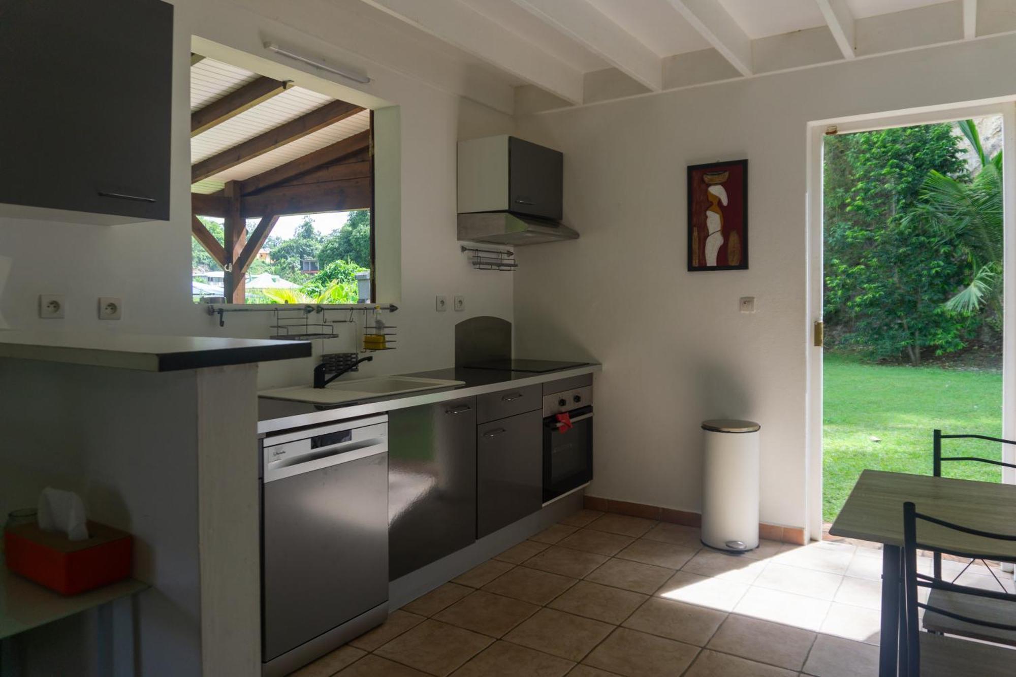 Villa Au Calme Avec Jacuzzi, Villa Le Boursoie Les Abymes Buitenkant foto