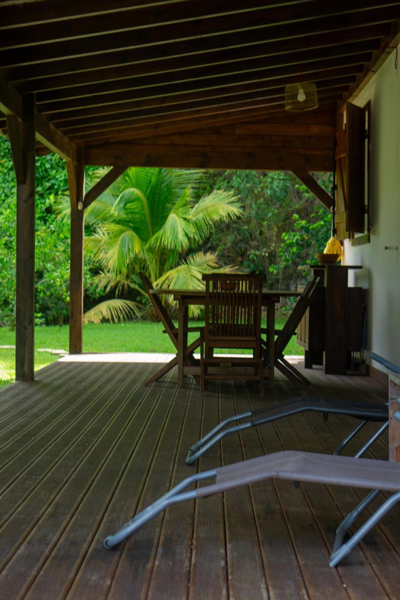 Villa Au Calme Avec Jacuzzi, Villa Le Boursoie Les Abymes Buitenkant foto